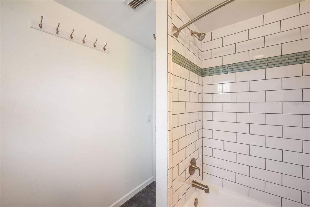 Activo con contrato: $835,000 (2 camas, 1 baños, 976 Pies cuadrados)