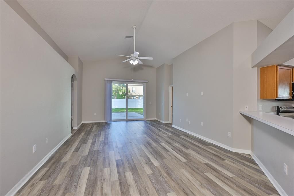 For Sale: $350,000 (4 beds, 3 baths, 1808 Square Feet)