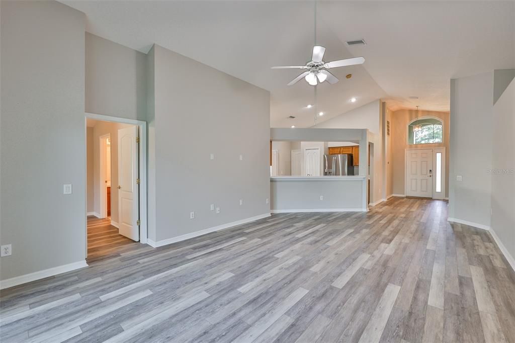 For Sale: $350,000 (4 beds, 3 baths, 1808 Square Feet)