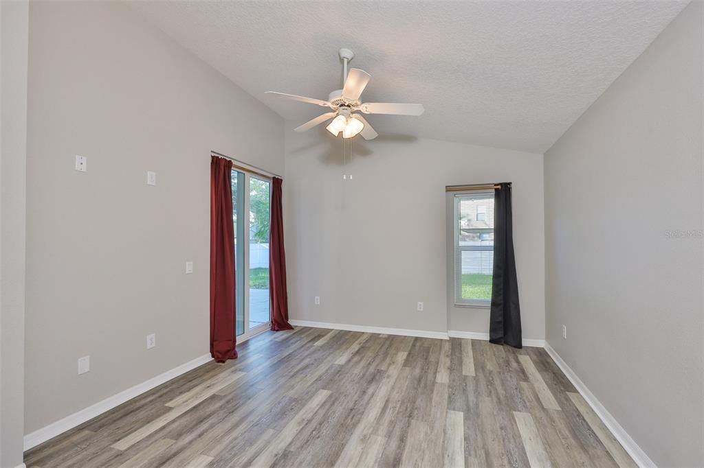 For Sale: $350,000 (4 beds, 3 baths, 1808 Square Feet)