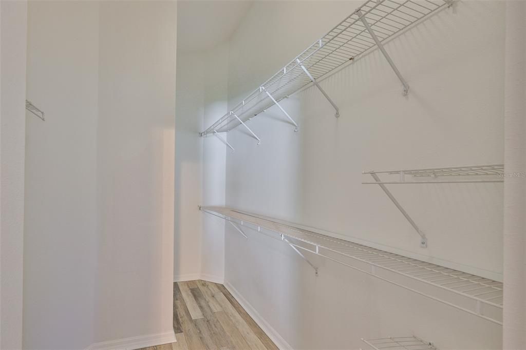 For Sale: $350,000 (4 beds, 3 baths, 1808 Square Feet)