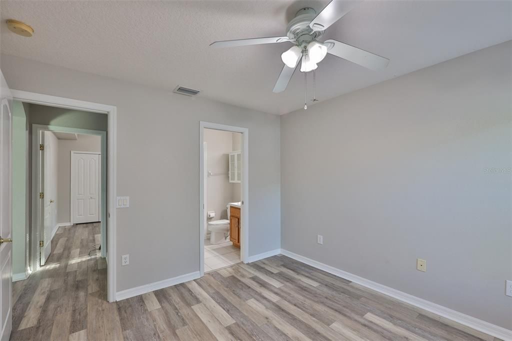 For Sale: $350,000 (4 beds, 3 baths, 1808 Square Feet)