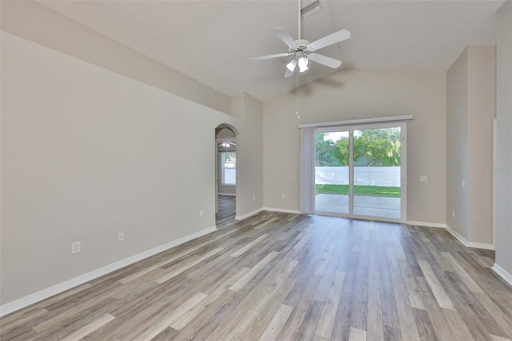 For Sale: $350,000 (4 beds, 3 baths, 1808 Square Feet)