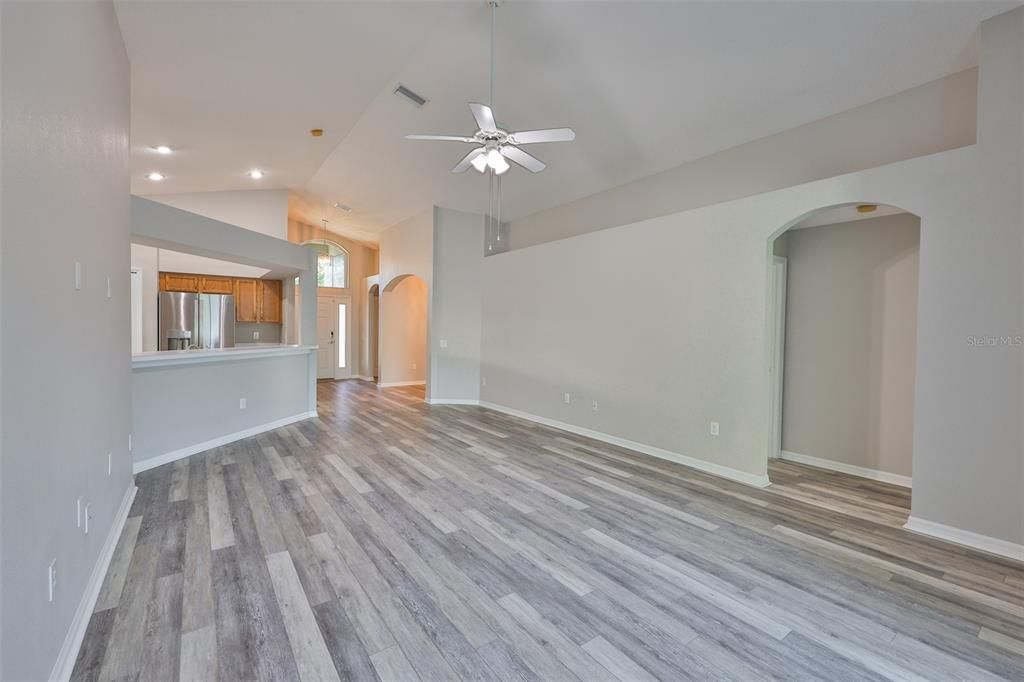 For Sale: $350,000 (4 beds, 3 baths, 1808 Square Feet)