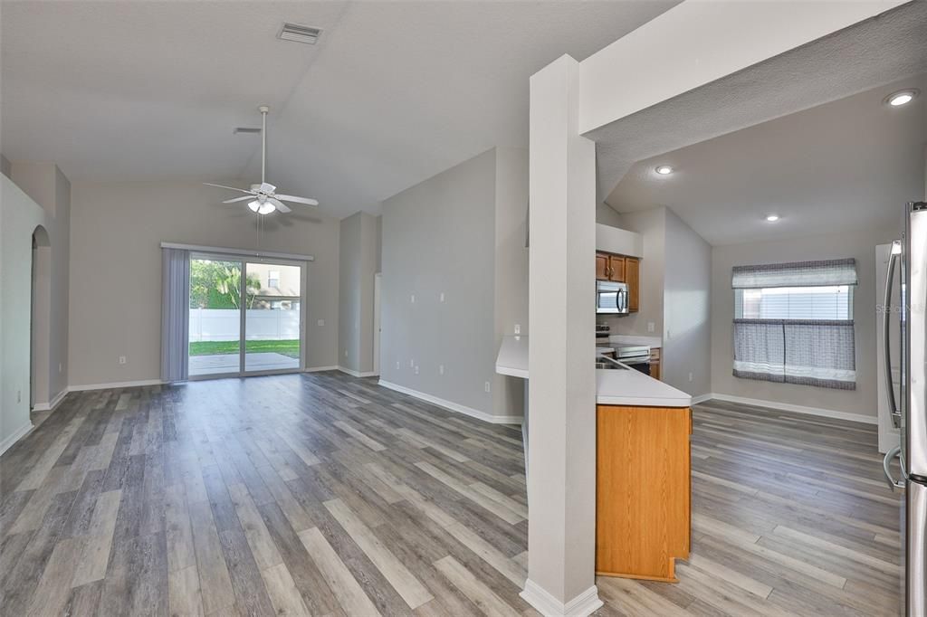 For Sale: $350,000 (4 beds, 3 baths, 1808 Square Feet)