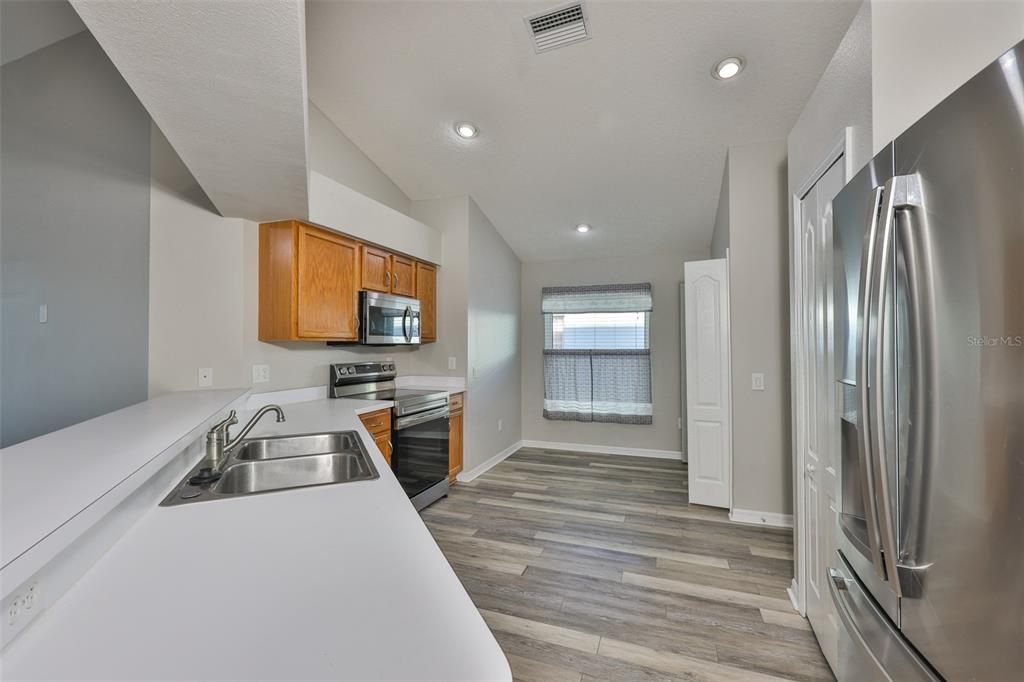 For Sale: $350,000 (4 beds, 3 baths, 1808 Square Feet)