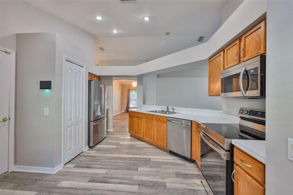 For Sale: $350,000 (4 beds, 3 baths, 1808 Square Feet)