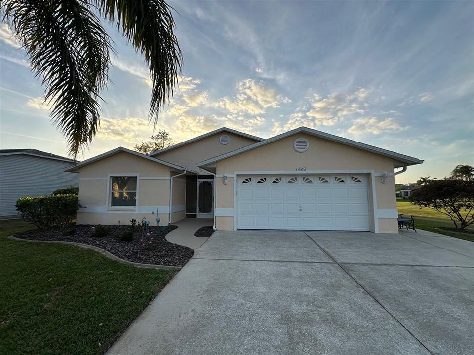 For Rent: $2,100 (3 beds, 2 baths, 2071 Square Feet)