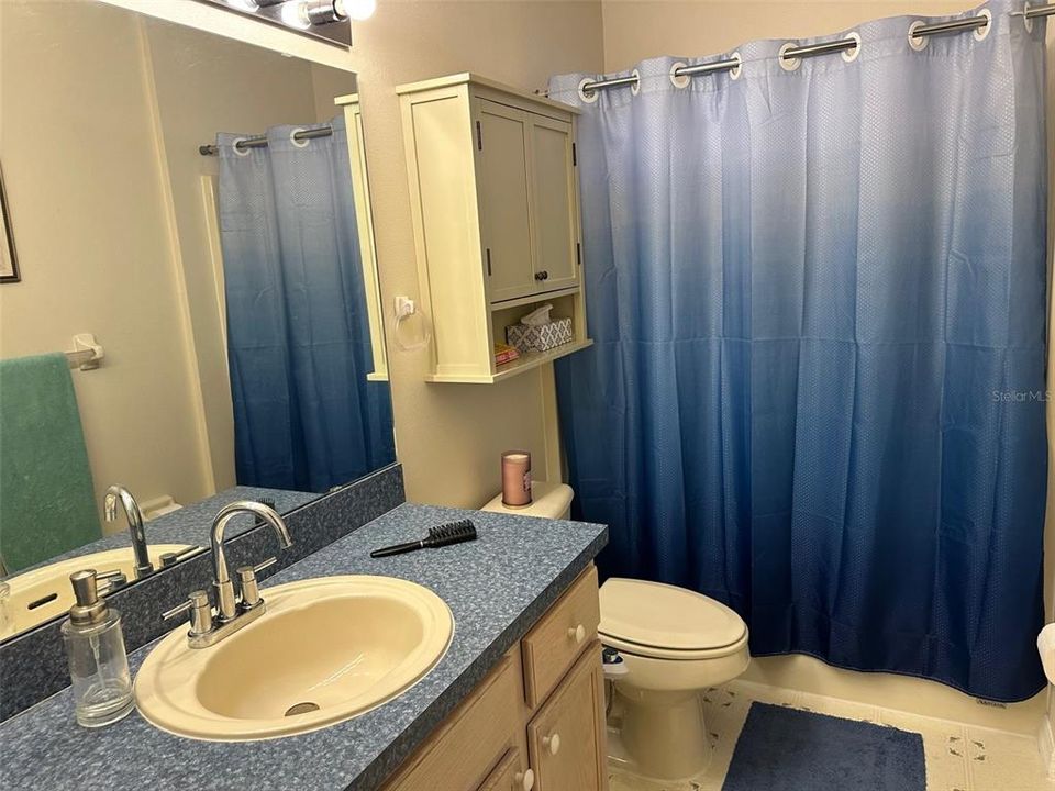 For Rent: $2,100 (3 beds, 2 baths, 2071 Square Feet)