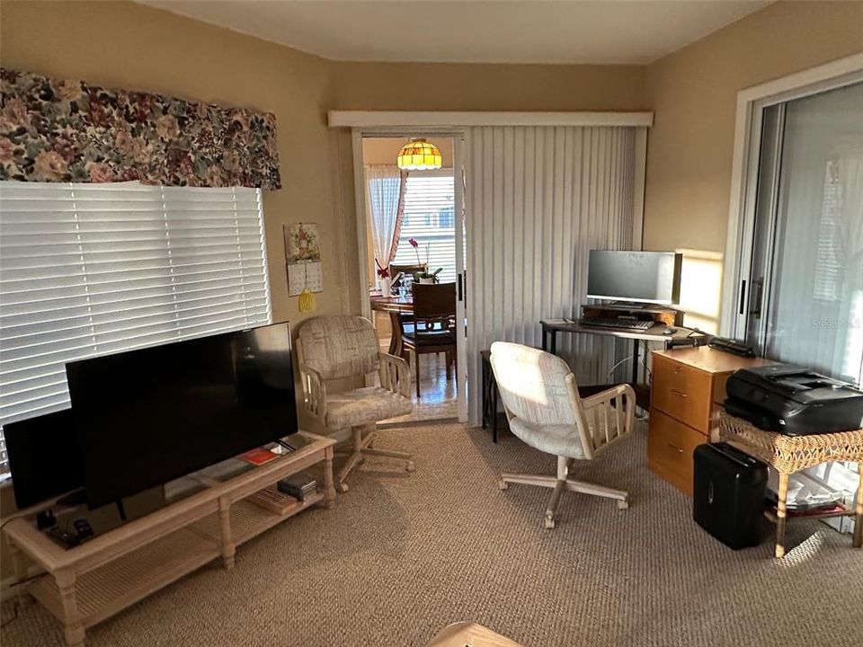 For Rent: $2,100 (3 beds, 2 baths, 2071 Square Feet)