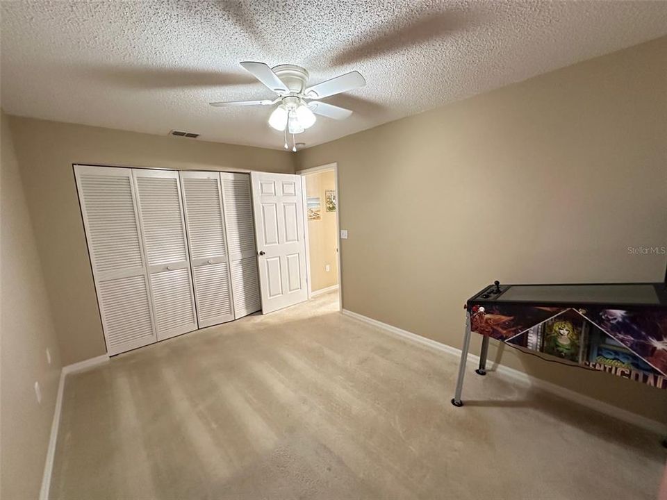For Rent: $2,100 (3 beds, 2 baths, 2071 Square Feet)