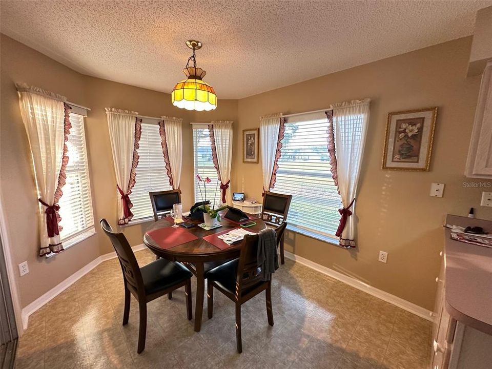 For Rent: $2,100 (3 beds, 2 baths, 2071 Square Feet)