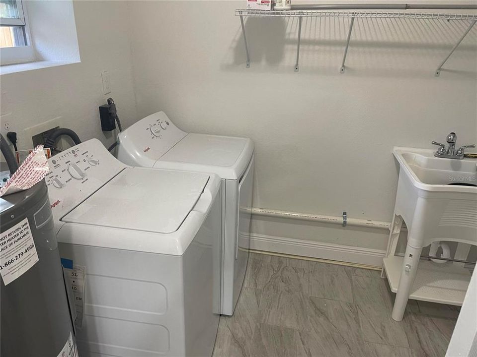 Под контрактом: $2,500 (3 спален, 2 ванн, 1164 Квадратных фут)