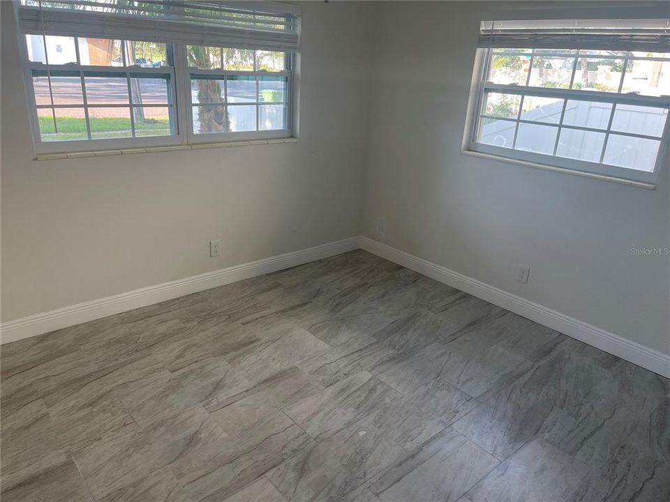 Под контрактом: $2,500 (3 спален, 2 ванн, 1164 Квадратных фут)