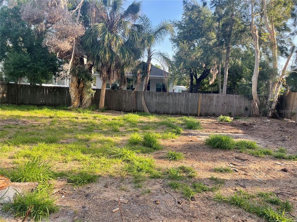 Под контрактом: $2,500 (3 спален, 2 ванн, 1164 Квадратных фут)