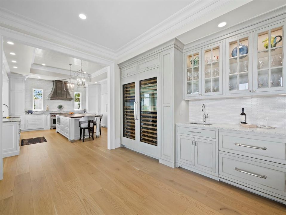 Под контрактом: $8,999,999 (4 спален, 4 ванн, 7497 Квадратных фут)