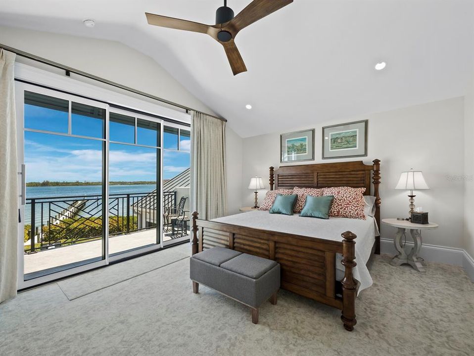 Под контрактом: $8,999,999 (4 спален, 4 ванн, 7497 Квадратных фут)