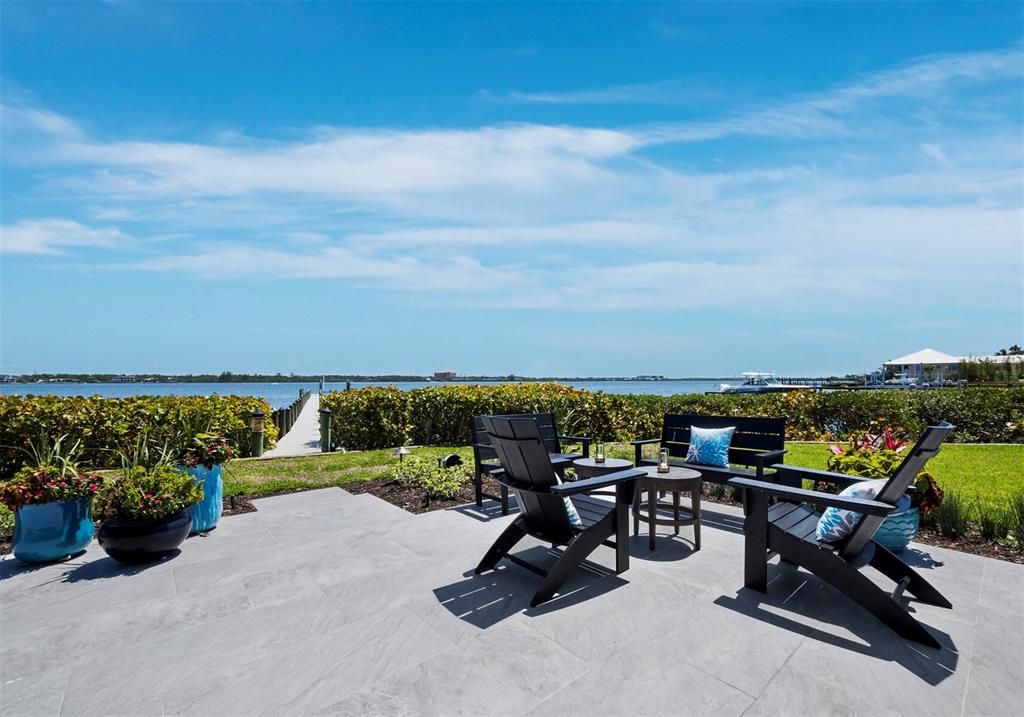 Под контрактом: $8,999,999 (4 спален, 4 ванн, 7497 Квадратных фут)