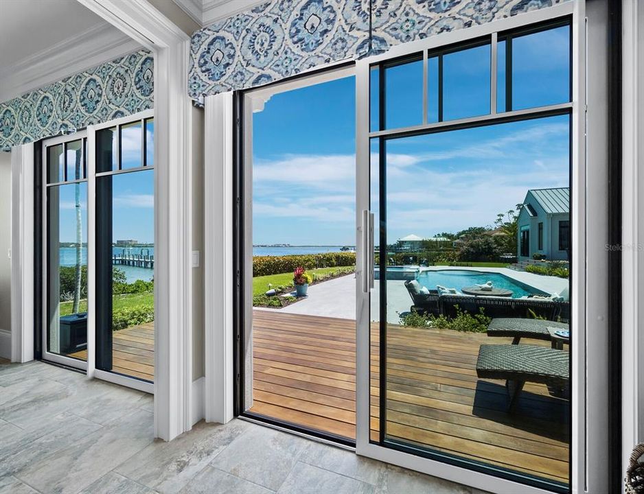 Под контрактом: $8,999,999 (4 спален, 4 ванн, 7497 Квадратных фут)