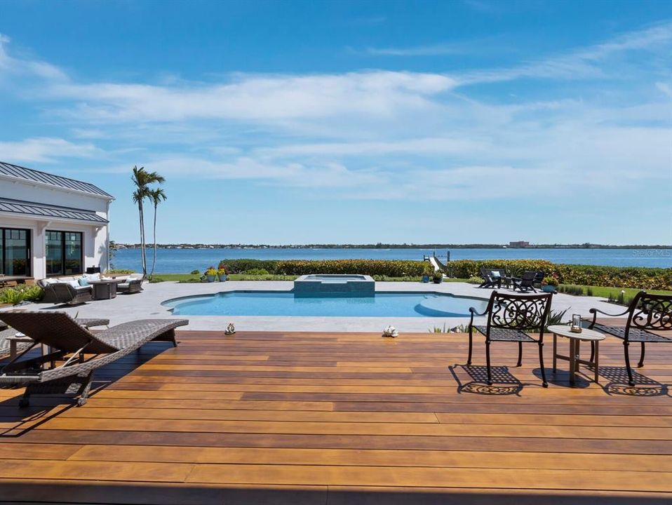 Под контрактом: $8,999,999 (4 спален, 4 ванн, 7497 Квадратных фут)