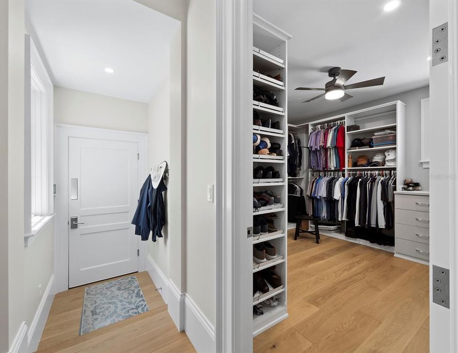 Под контрактом: $8,999,999 (4 спален, 4 ванн, 7497 Квадратных фут)