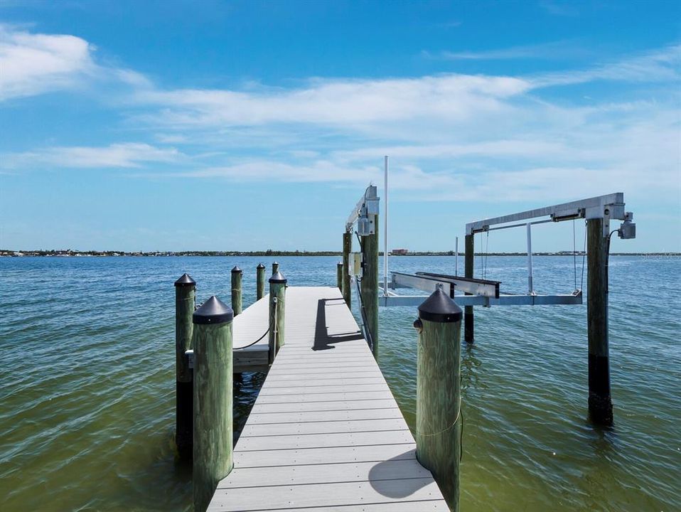 Под контрактом: $8,999,999 (4 спален, 4 ванн, 7497 Квадратных фут)