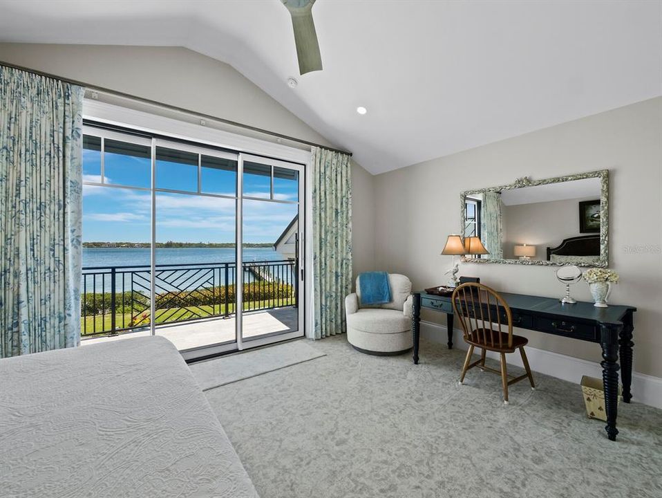 Под контрактом: $8,999,999 (4 спален, 4 ванн, 7497 Квадратных фут)