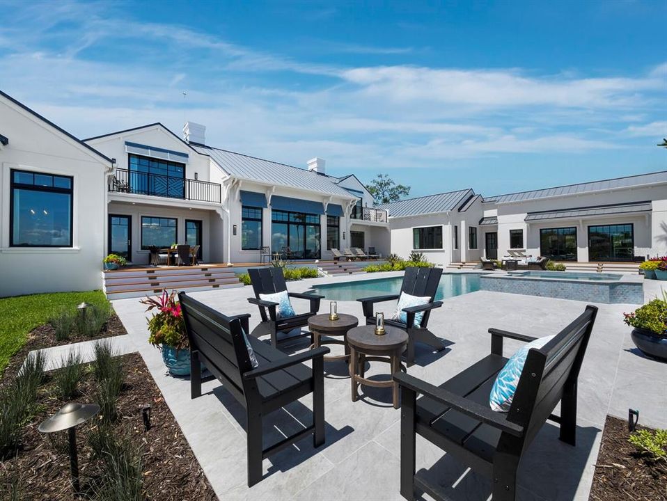 Под контрактом: $8,999,999 (4 спален, 4 ванн, 7497 Квадратных фут)