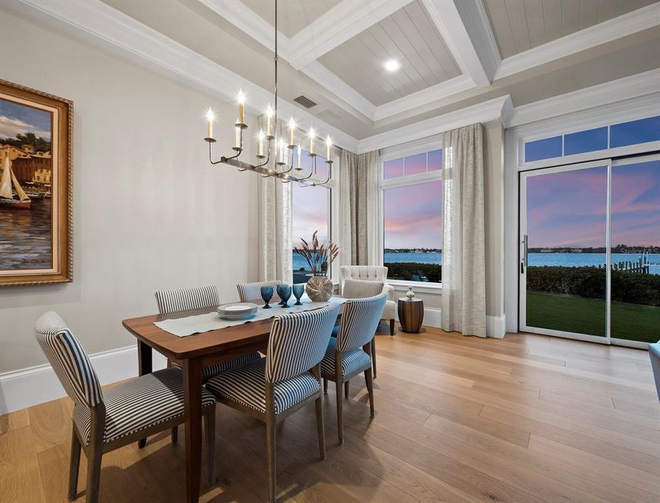 Под контрактом: $8,999,999 (4 спален, 4 ванн, 7497 Квадратных фут)