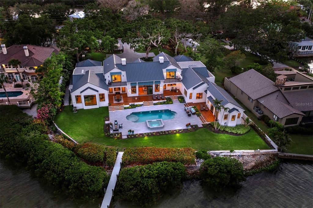 Под контрактом: $8,999,999 (4 спален, 4 ванн, 7497 Квадратных фут)