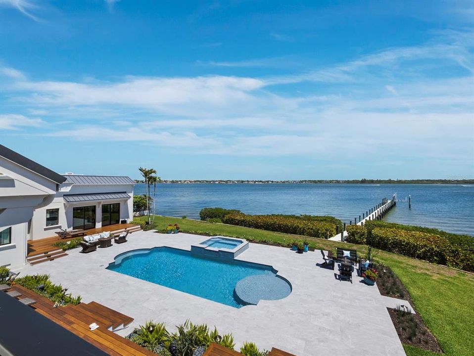 Под контрактом: $8,999,999 (4 спален, 4 ванн, 7497 Квадратных фут)