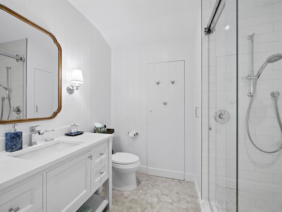 Под контрактом: $8,999,999 (4 спален, 4 ванн, 7497 Квадратных фут)