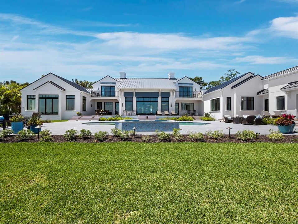 Под контрактом: $8,999,999 (4 спален, 4 ванн, 7497 Квадратных фут)