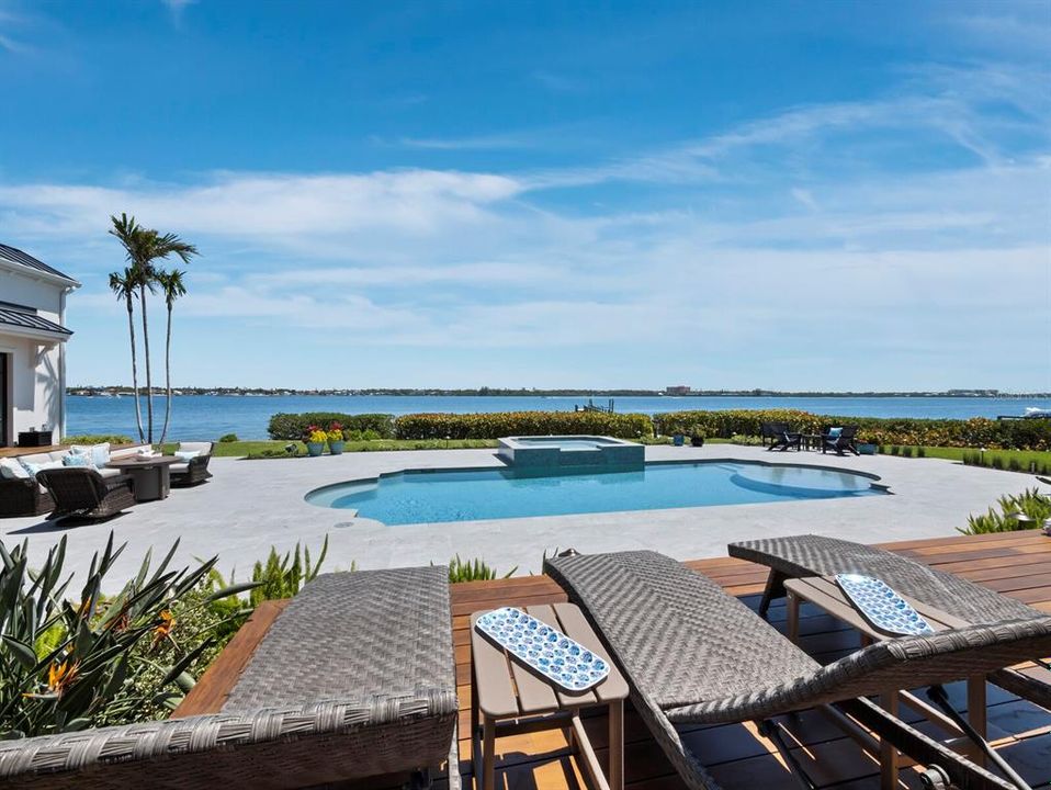 Под контрактом: $8,999,999 (4 спален, 4 ванн, 7497 Квадратных фут)