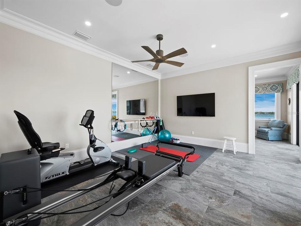 Под контрактом: $8,999,999 (4 спален, 4 ванн, 7497 Квадратных фут)