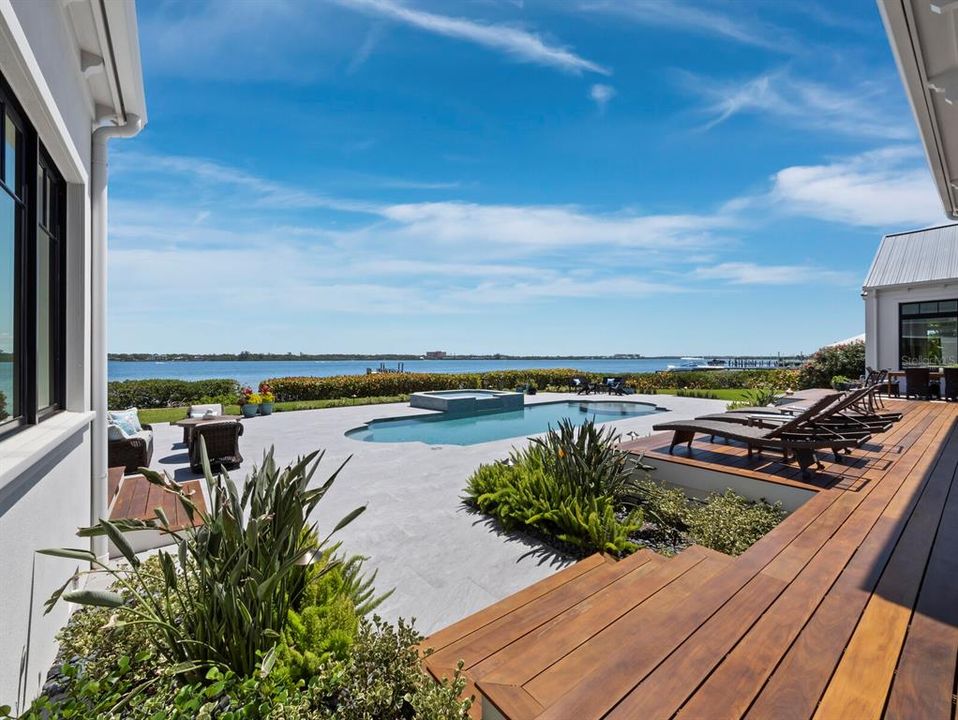 Под контрактом: $8,999,999 (4 спален, 4 ванн, 7497 Квадратных фут)