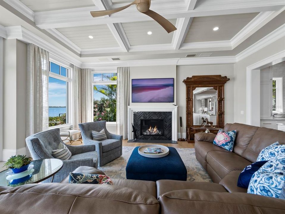 Под контрактом: $8,999,999 (4 спален, 4 ванн, 7497 Квадратных фут)