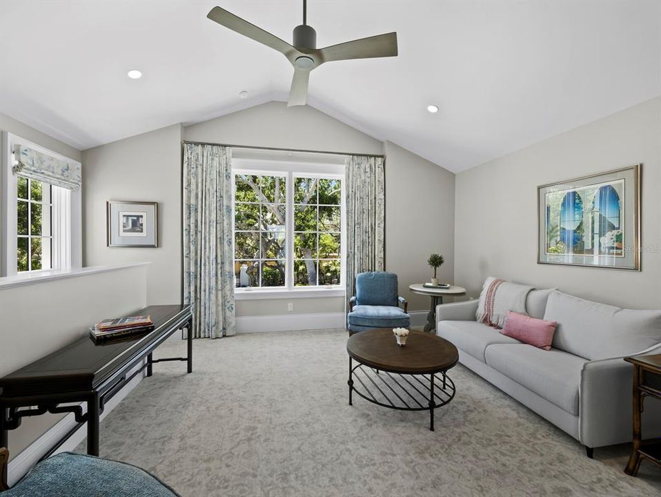 Под контрактом: $8,999,999 (4 спален, 4 ванн, 7497 Квадратных фут)