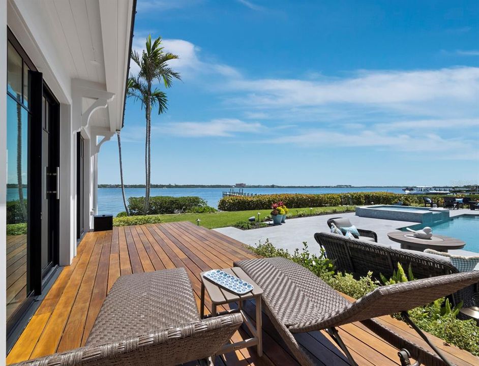 Под контрактом: $8,999,999 (4 спален, 4 ванн, 7497 Квадратных фут)