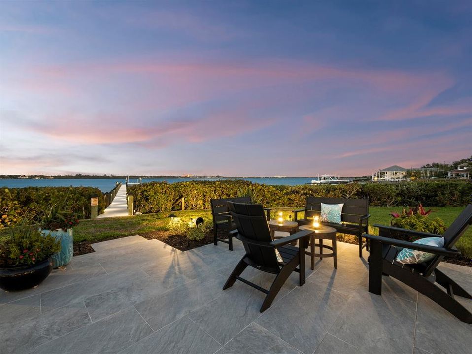 Под контрактом: $8,999,999 (4 спален, 4 ванн, 7497 Квадратных фут)