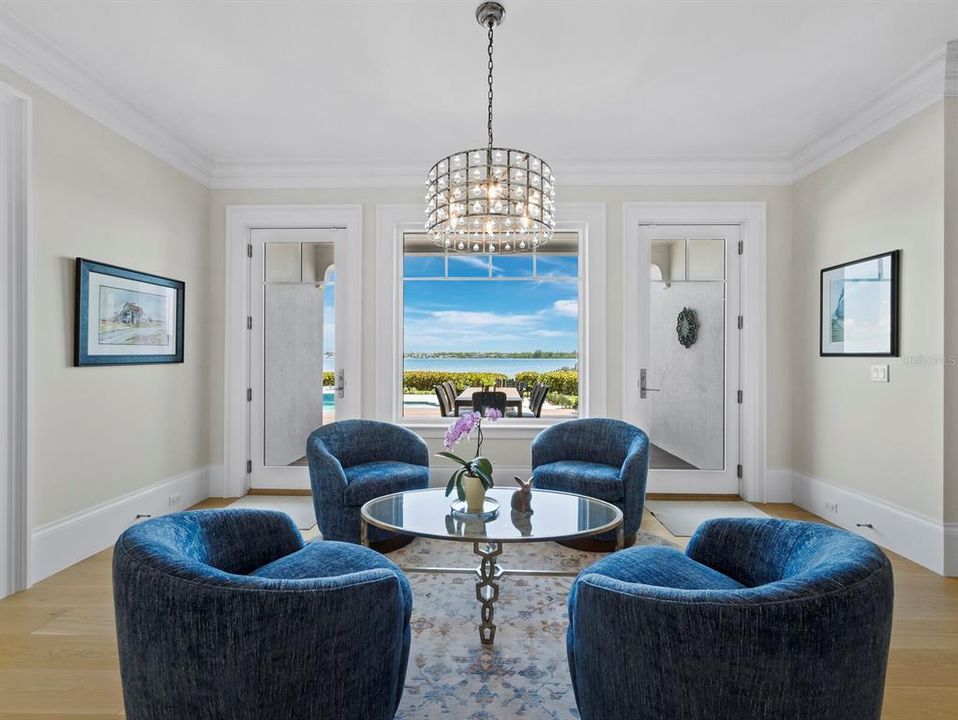 Под контрактом: $8,999,999 (4 спален, 4 ванн, 7497 Квадратных фут)