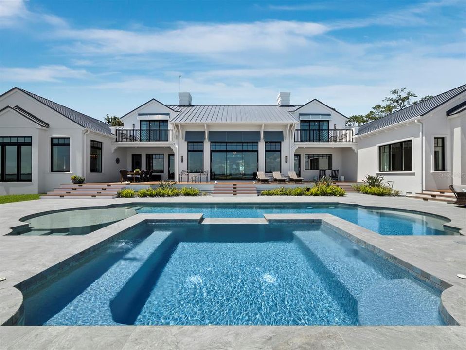 Под контрактом: $8,999,999 (4 спален, 4 ванн, 7497 Квадратных фут)