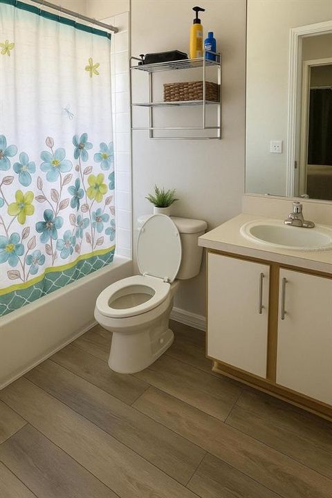 合同活跃: $1,950 (3 贝兹, 3 浴室, 1434 平方英尺)