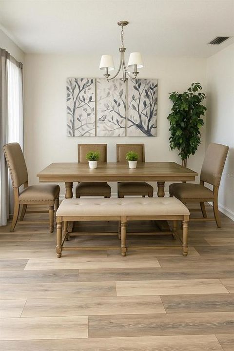 合同活跃: $1,950 (3 贝兹, 3 浴室, 1434 平方英尺)