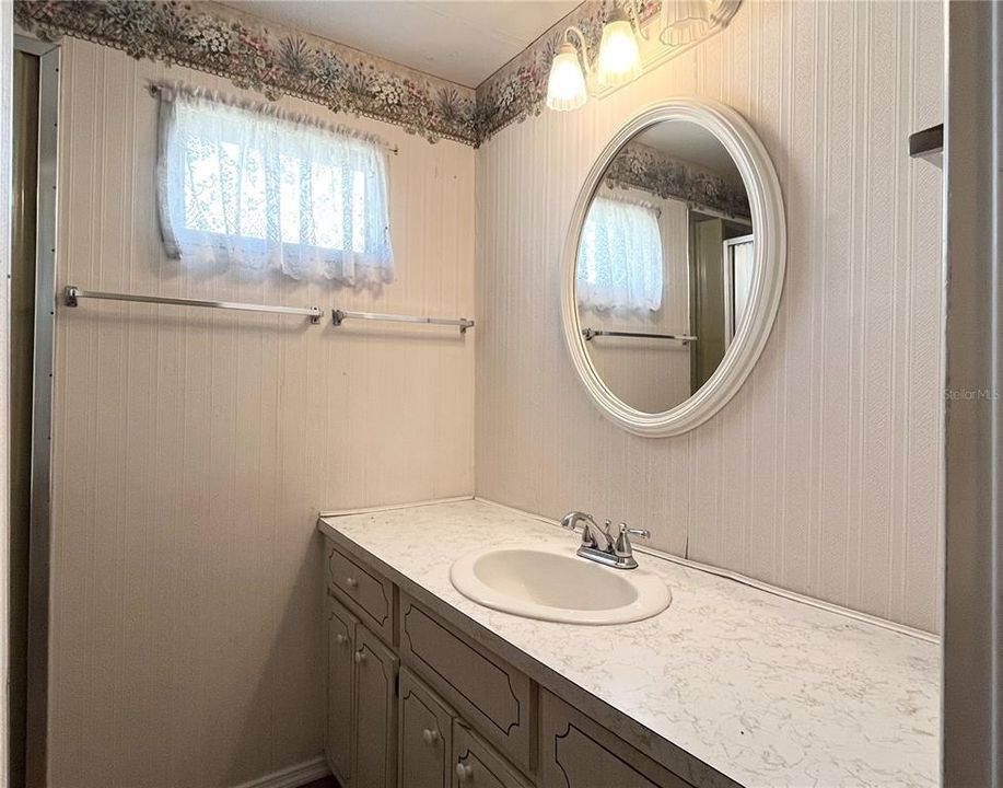 For Sale: $100,000 (2 beds, 2 baths, 959 Square Feet)