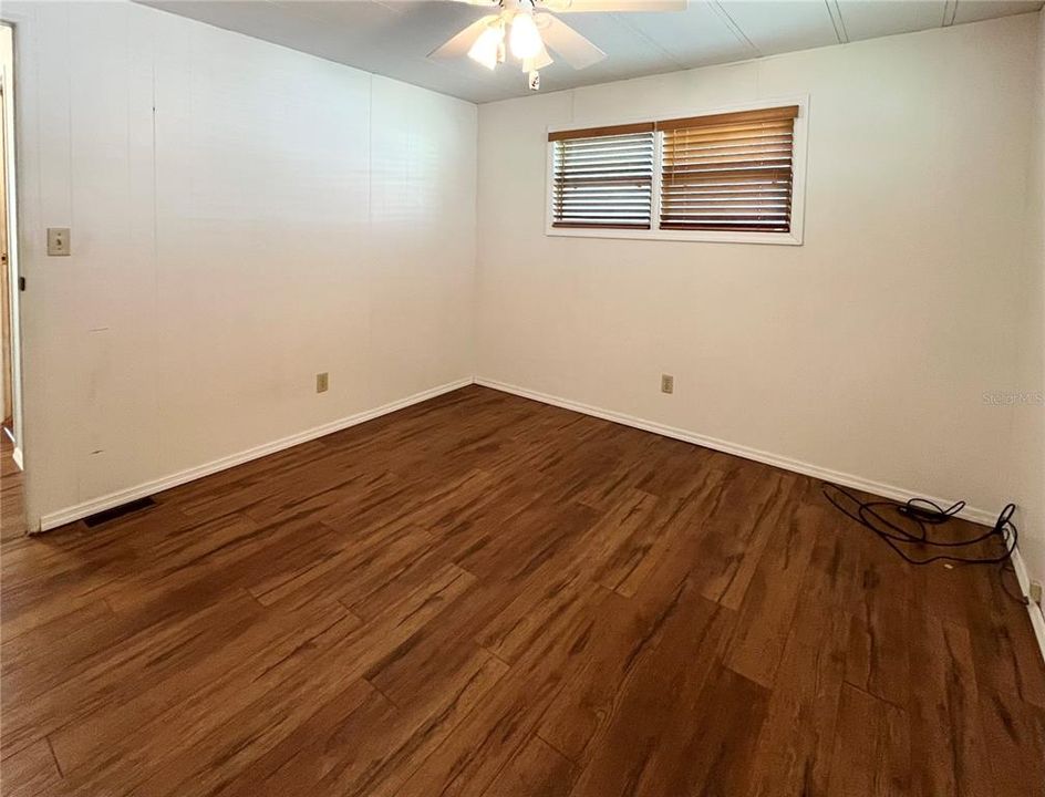 For Sale: $100,000 (2 beds, 2 baths, 959 Square Feet)
