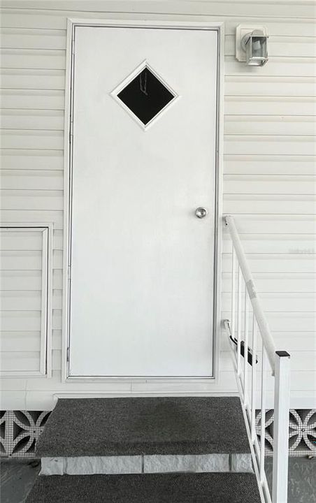 For Sale: $100,000 (2 beds, 2 baths, 959 Square Feet)