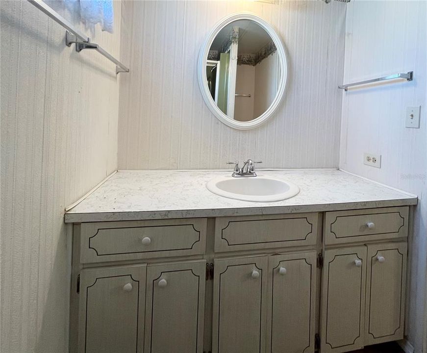 For Sale: $100,000 (2 beds, 2 baths, 959 Square Feet)