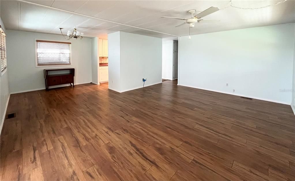 For Sale: $100,000 (2 beds, 2 baths, 959 Square Feet)