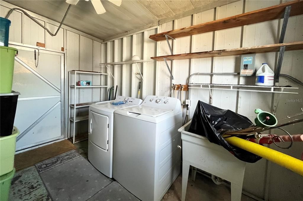 For Sale: $100,000 (2 beds, 2 baths, 959 Square Feet)